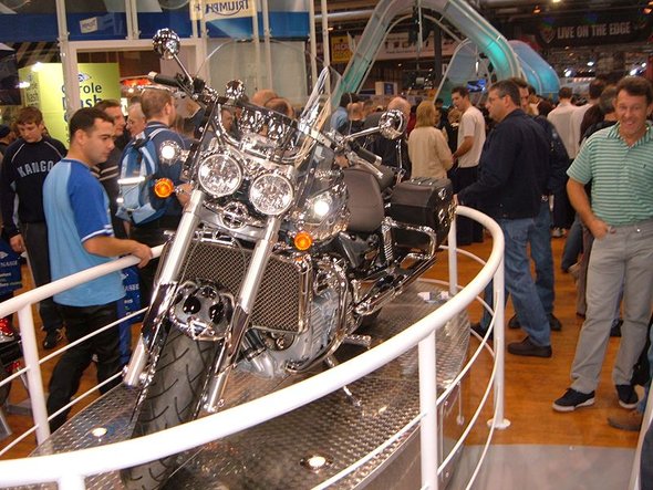 800px-Triumph_Rocket_III_2004_NEC_launch2.JPG (125.08 КБ) Просмотров: 529733 800px-Triumph_Rocket_III_2004_NEC_launch2.JPG